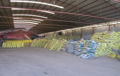 發酵曬干的干雞屎糞便有機肥料